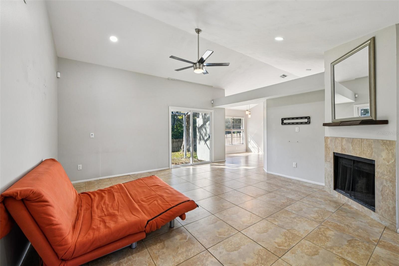 Listing photo id 6 for 6572 Whirlaway Circle