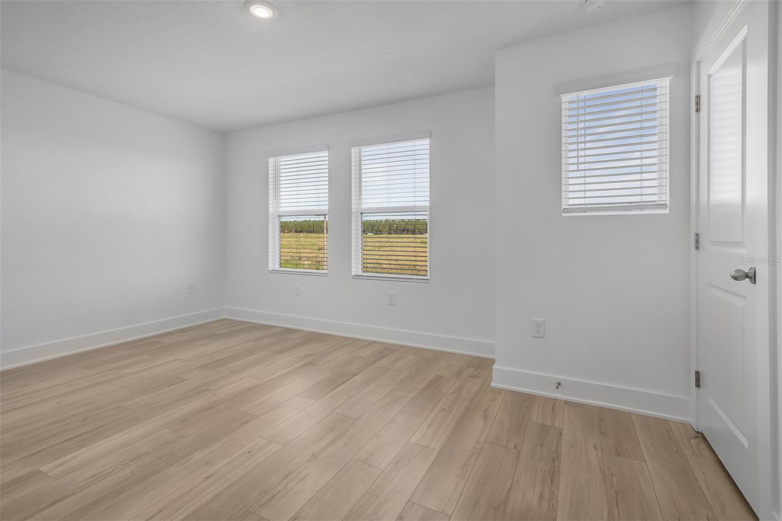 Image 22 of 28 For 15399 Hamlin Park Drive