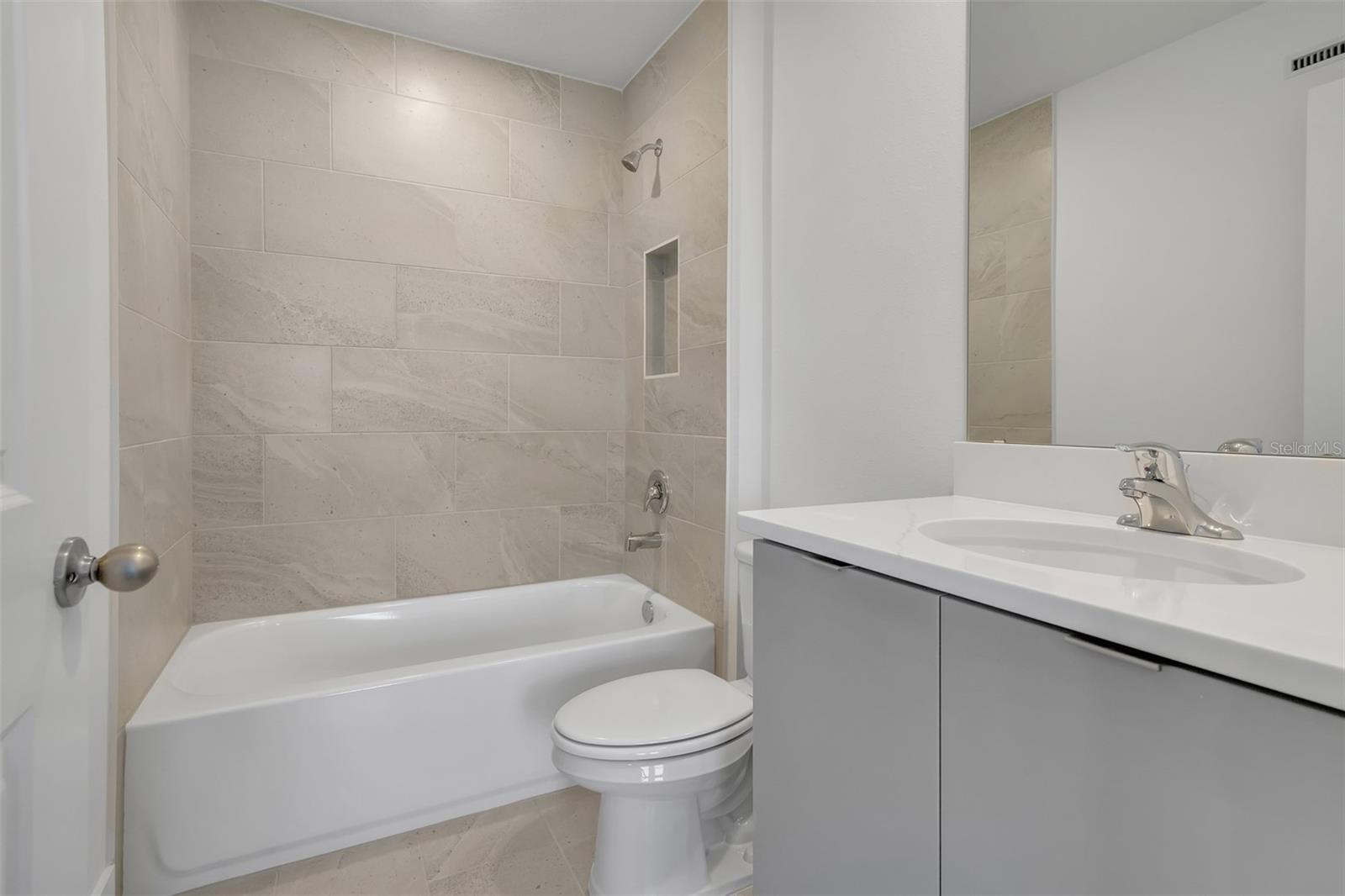 Image 23 of 28 For 15399 Hamlin Park Drive