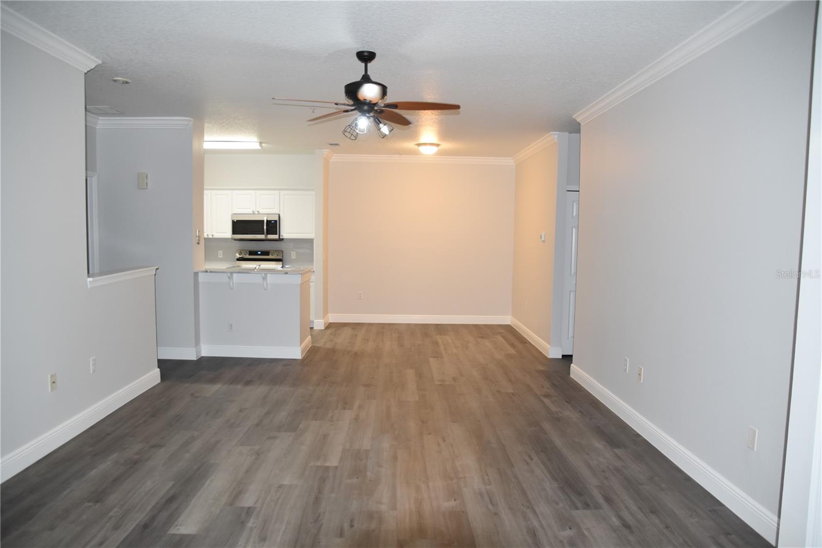 Image 11 of 18 For 316 Southern Pecan Circle 207