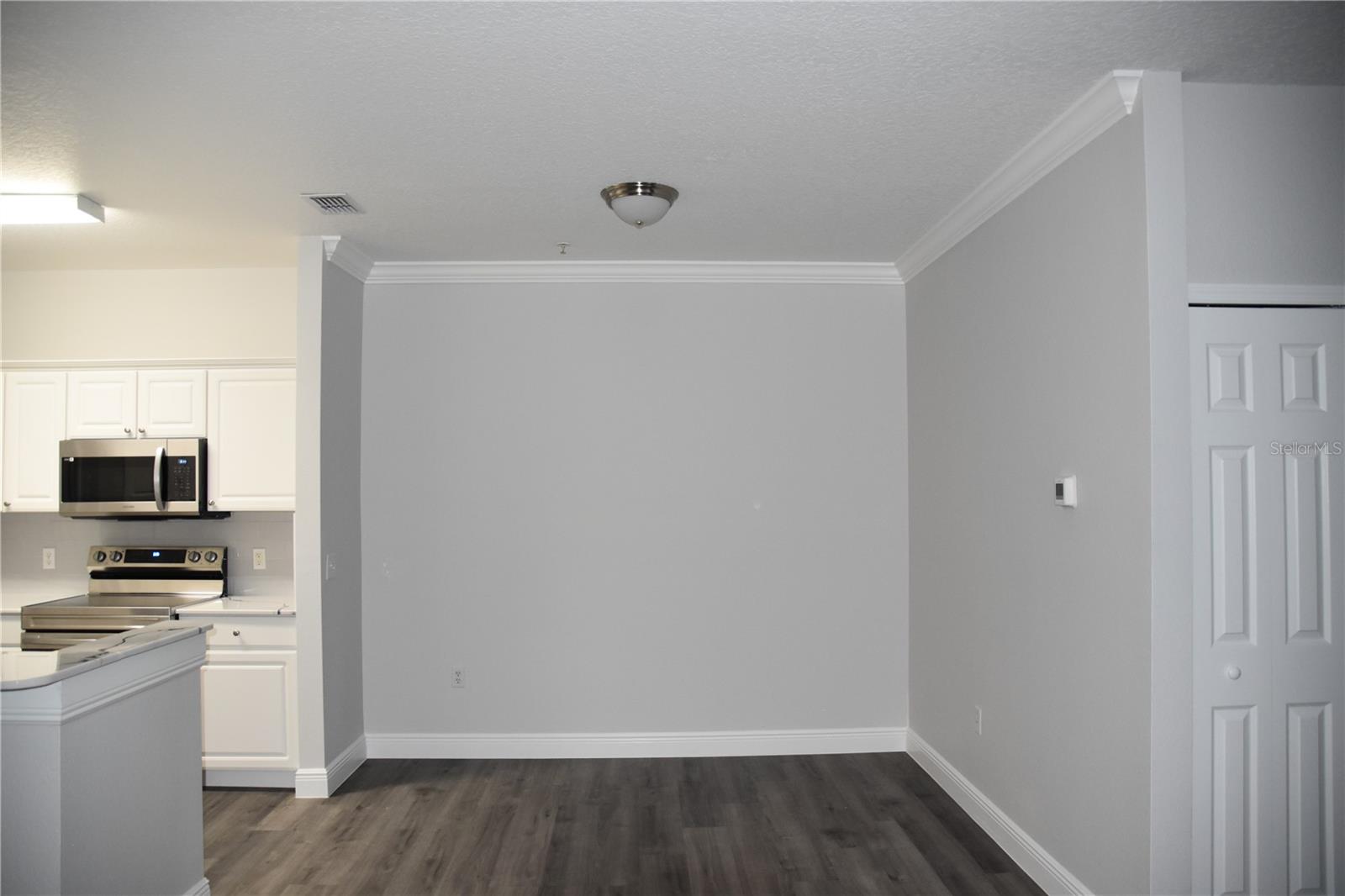 Image 12 of 18 For 316 Southern Pecan Circle 207