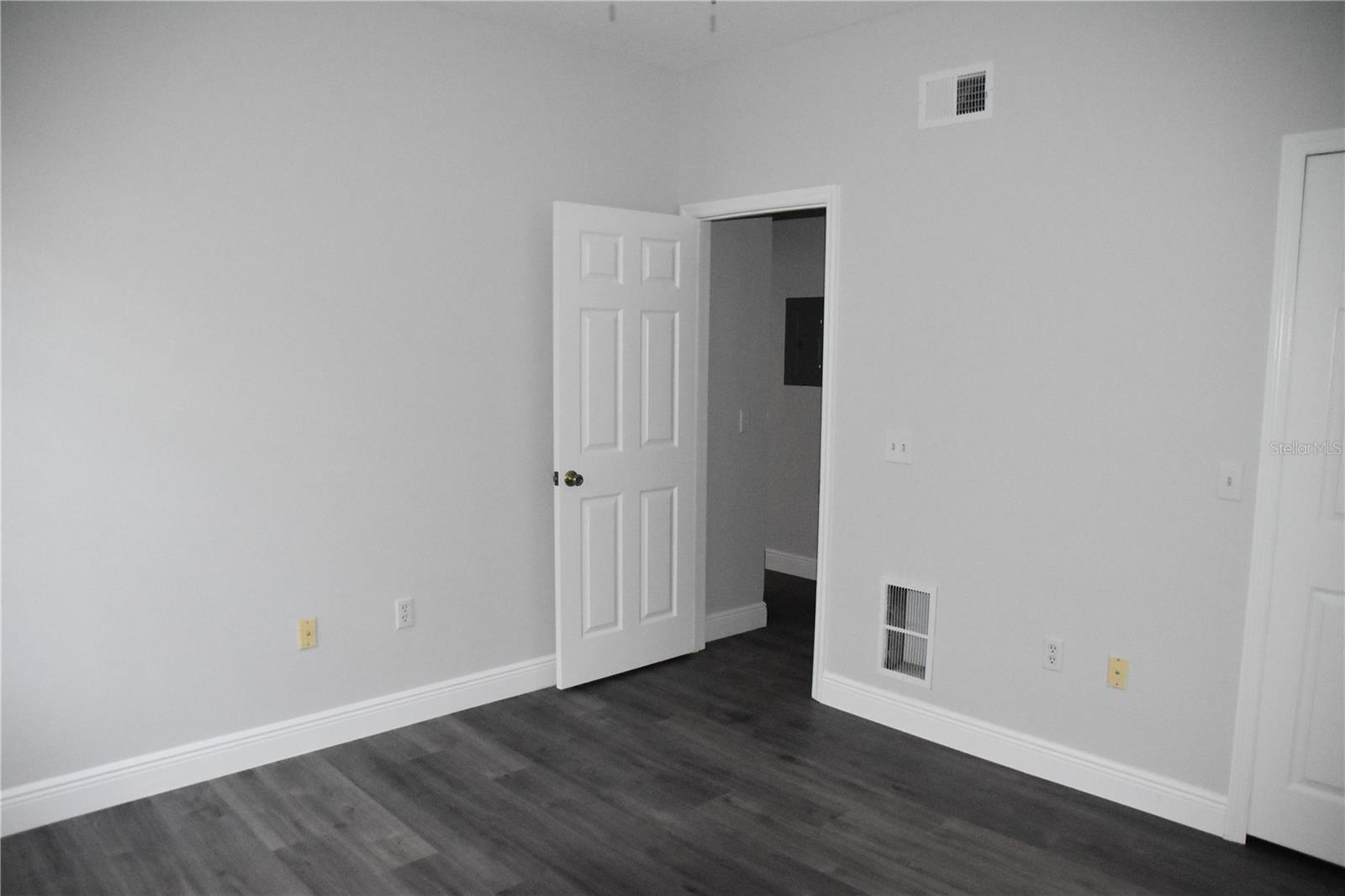 Image 15 of 18 For 316 Southern Pecan Circle 207