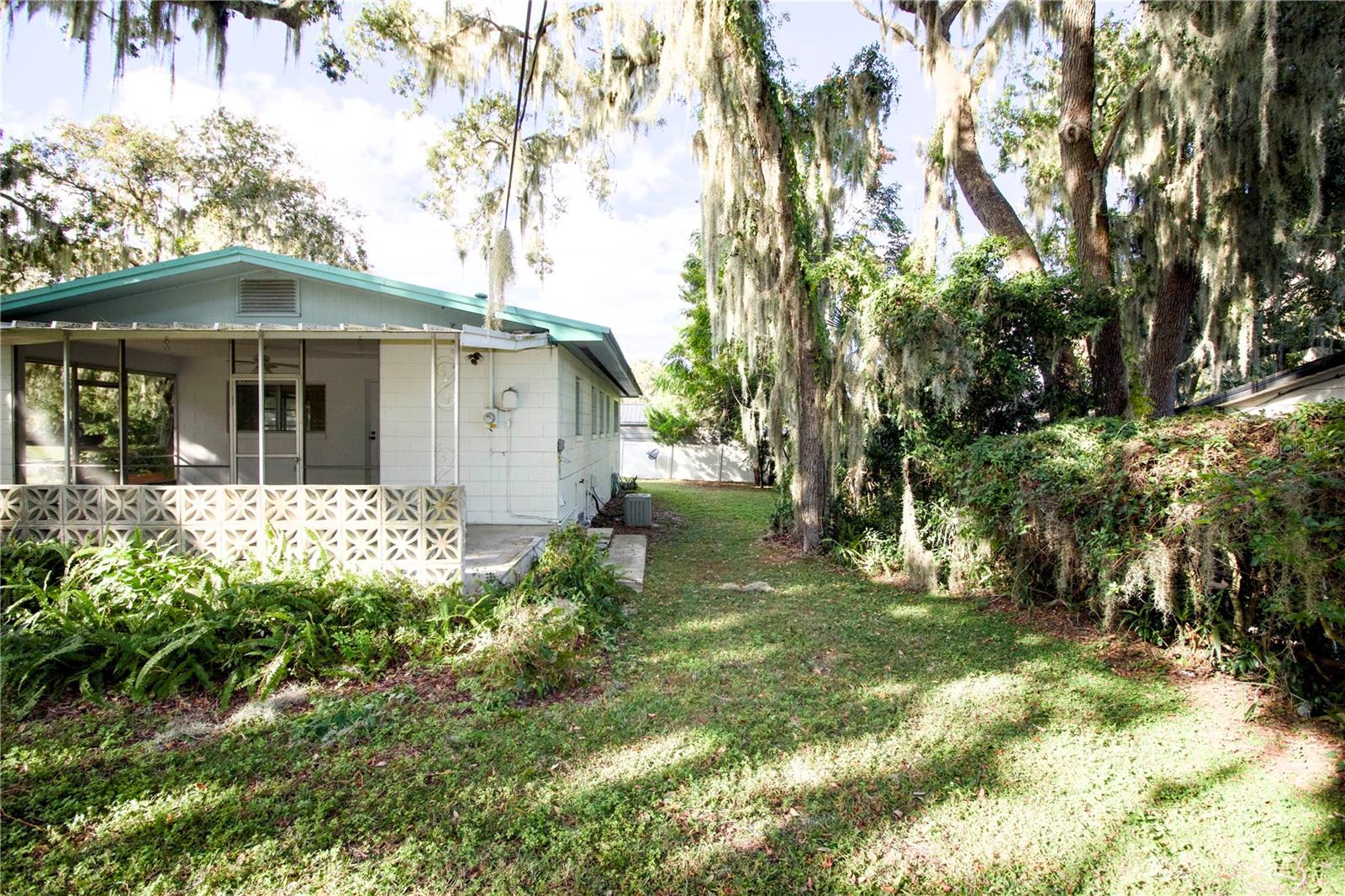 Image 23 of 33 For 1320 Spartan Avenue