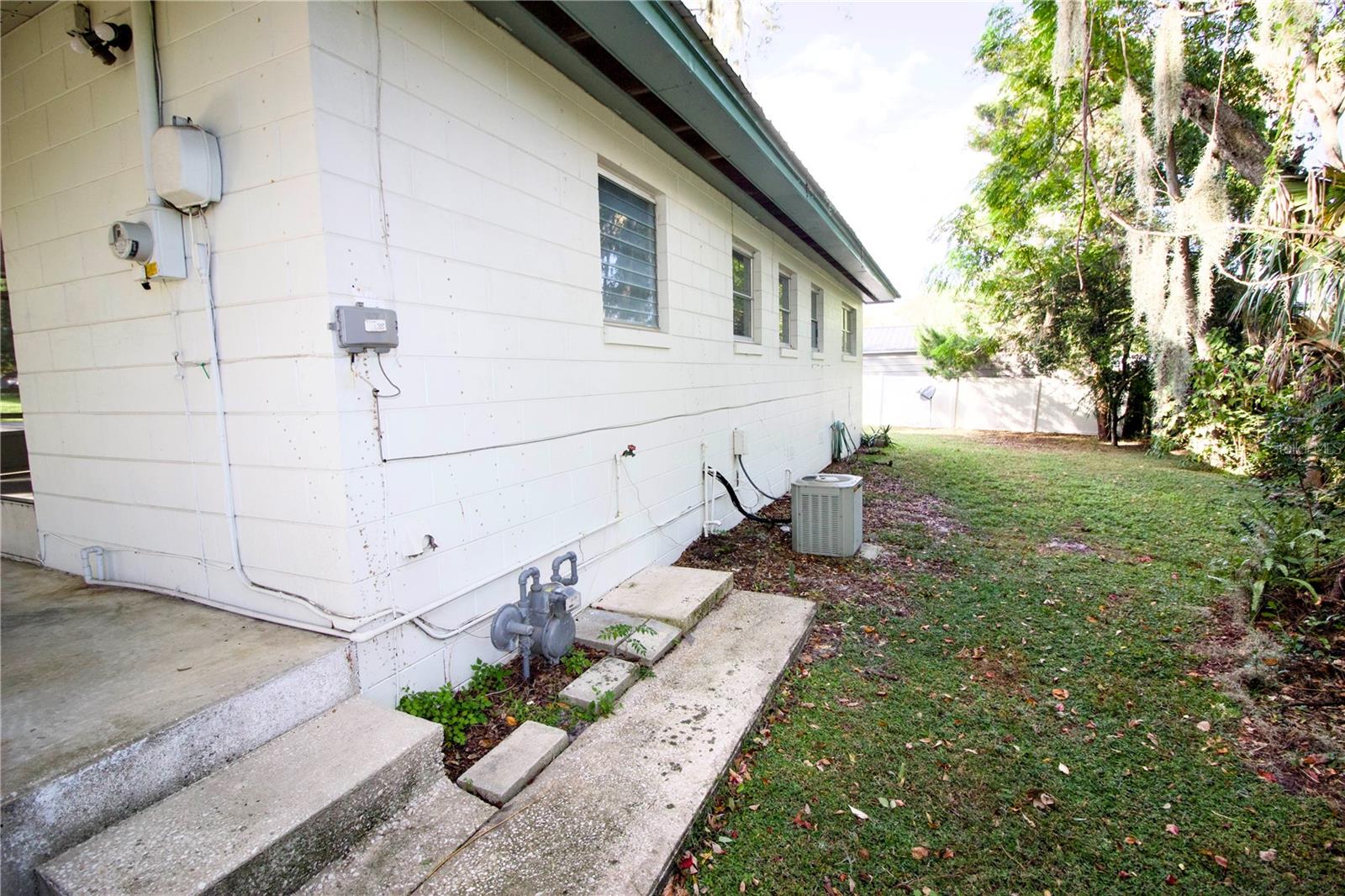 Image 24 of 33 For 1320 Spartan Avenue