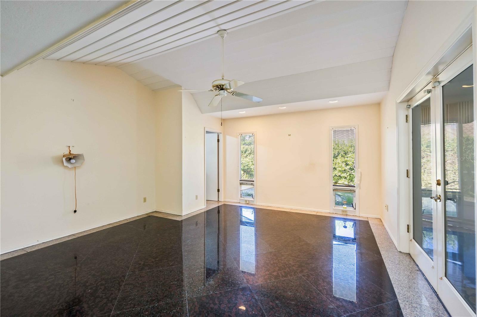 Image 11 of 37 For 503 Spoonbill Way