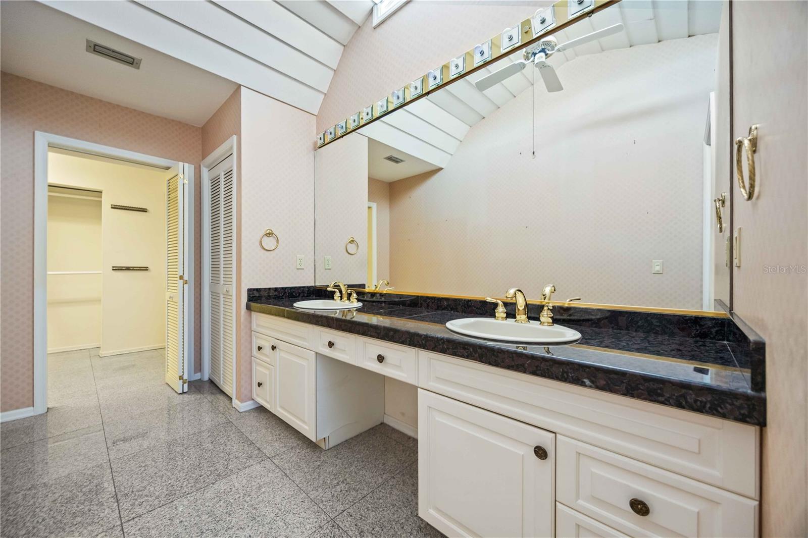 Image 13 of 37 For 503 Spoonbill Way