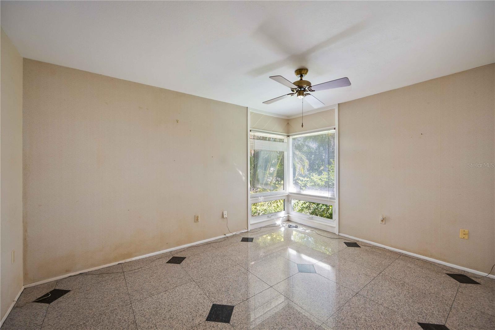 Image 16 of 37 For 503 Spoonbill Way