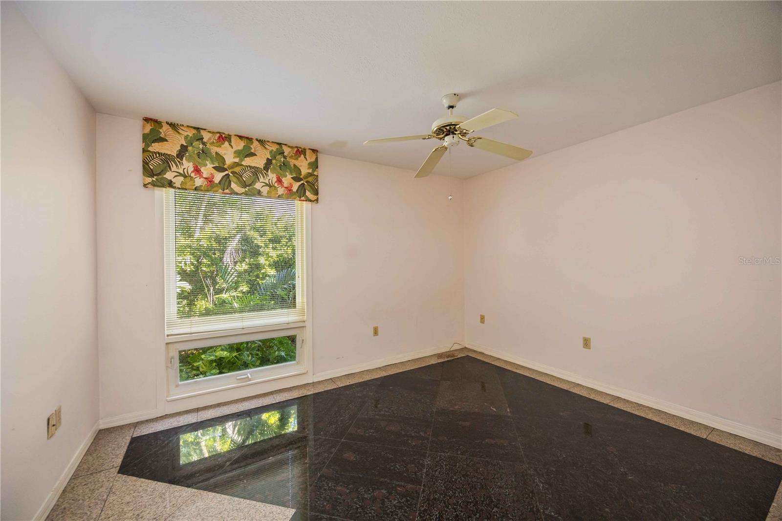 Image 17 of 37 For 503 Spoonbill Way