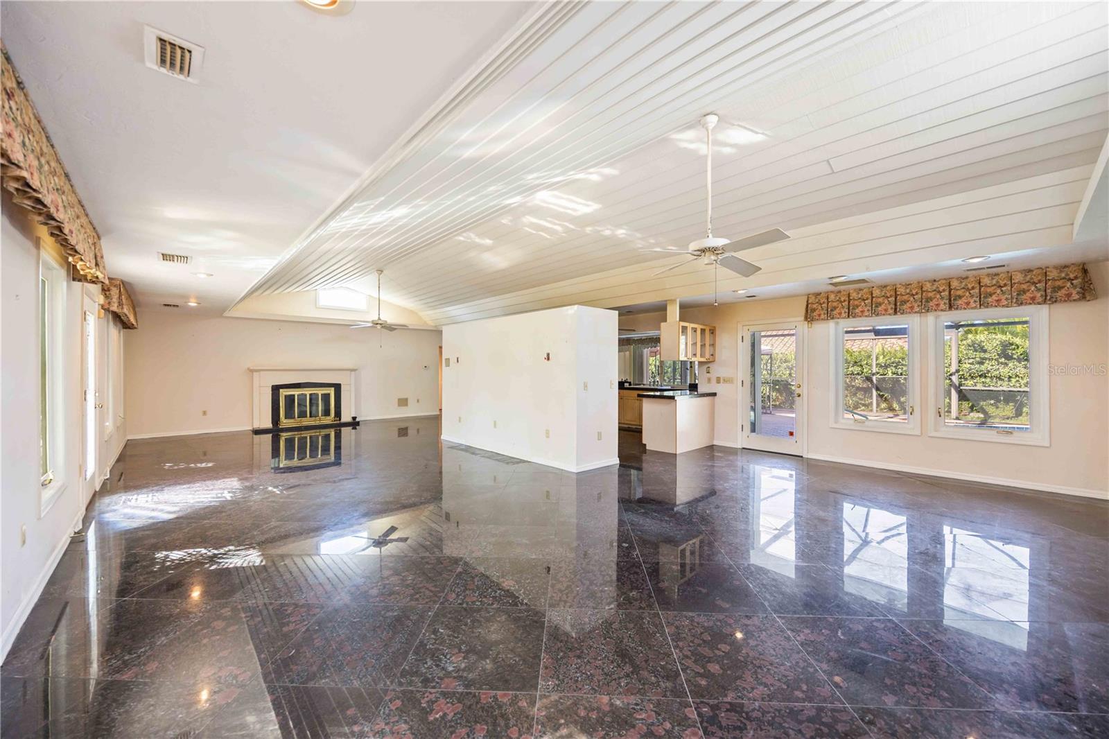 Image 6 of 37 For 503 Spoonbill Way