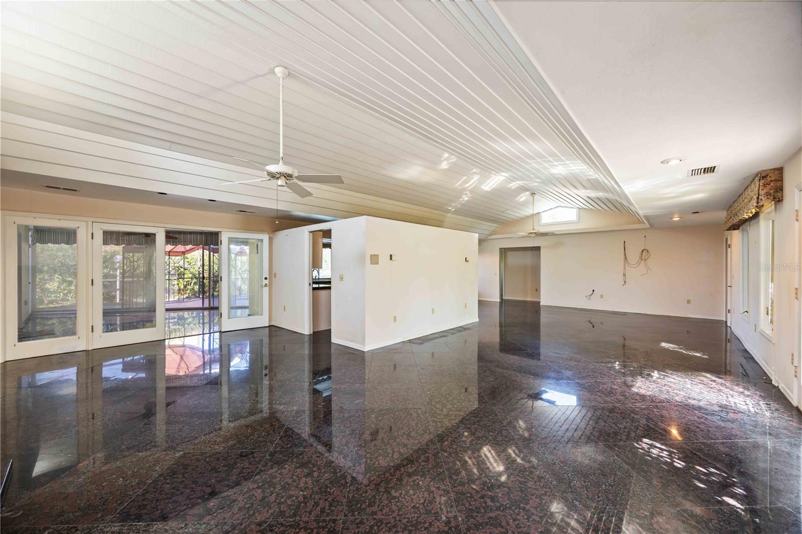 Image 7 of 37 For 503 Spoonbill Way