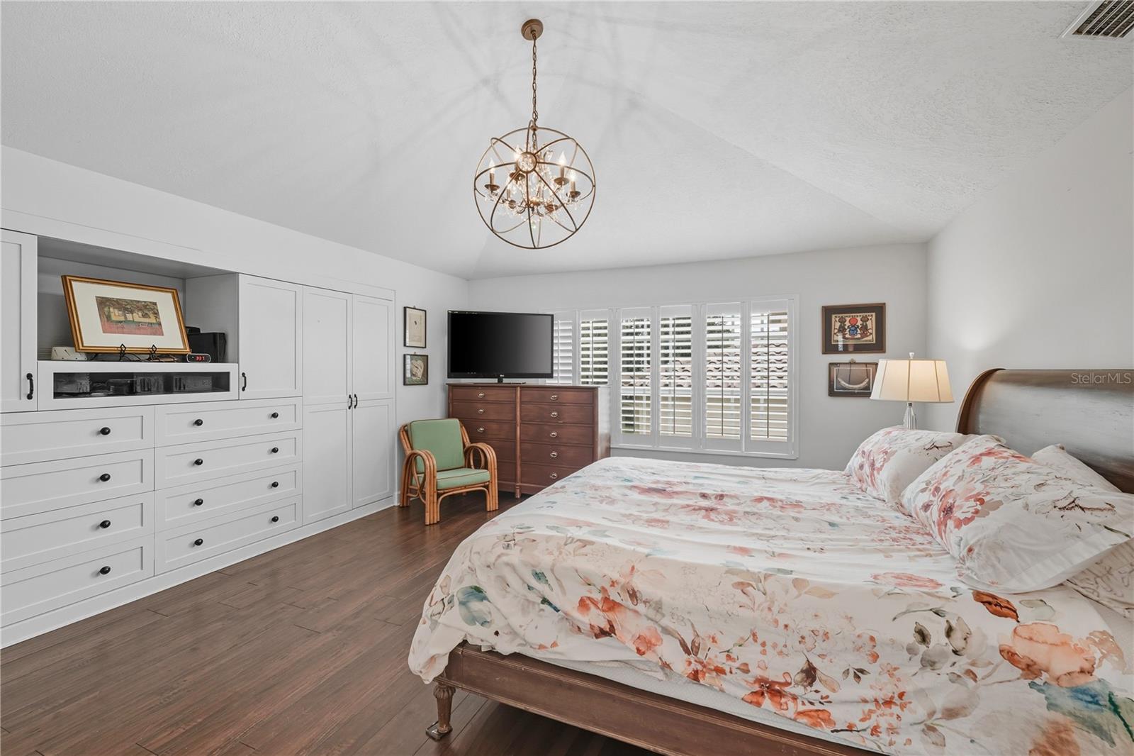 Image 21 of 41 For 1150 Kenwood Avenue