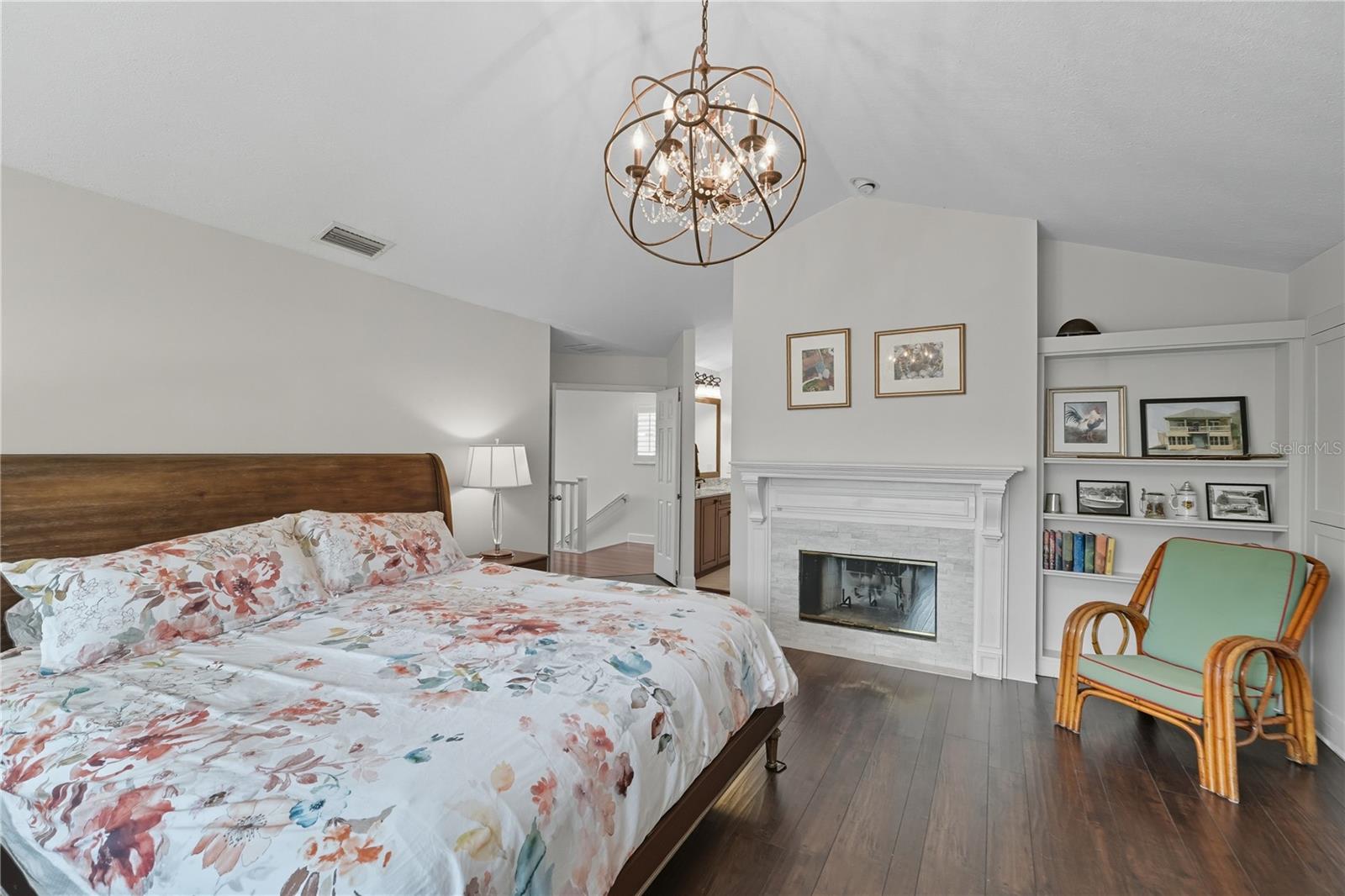 Image 22 of 41 For 1150 Kenwood Avenue