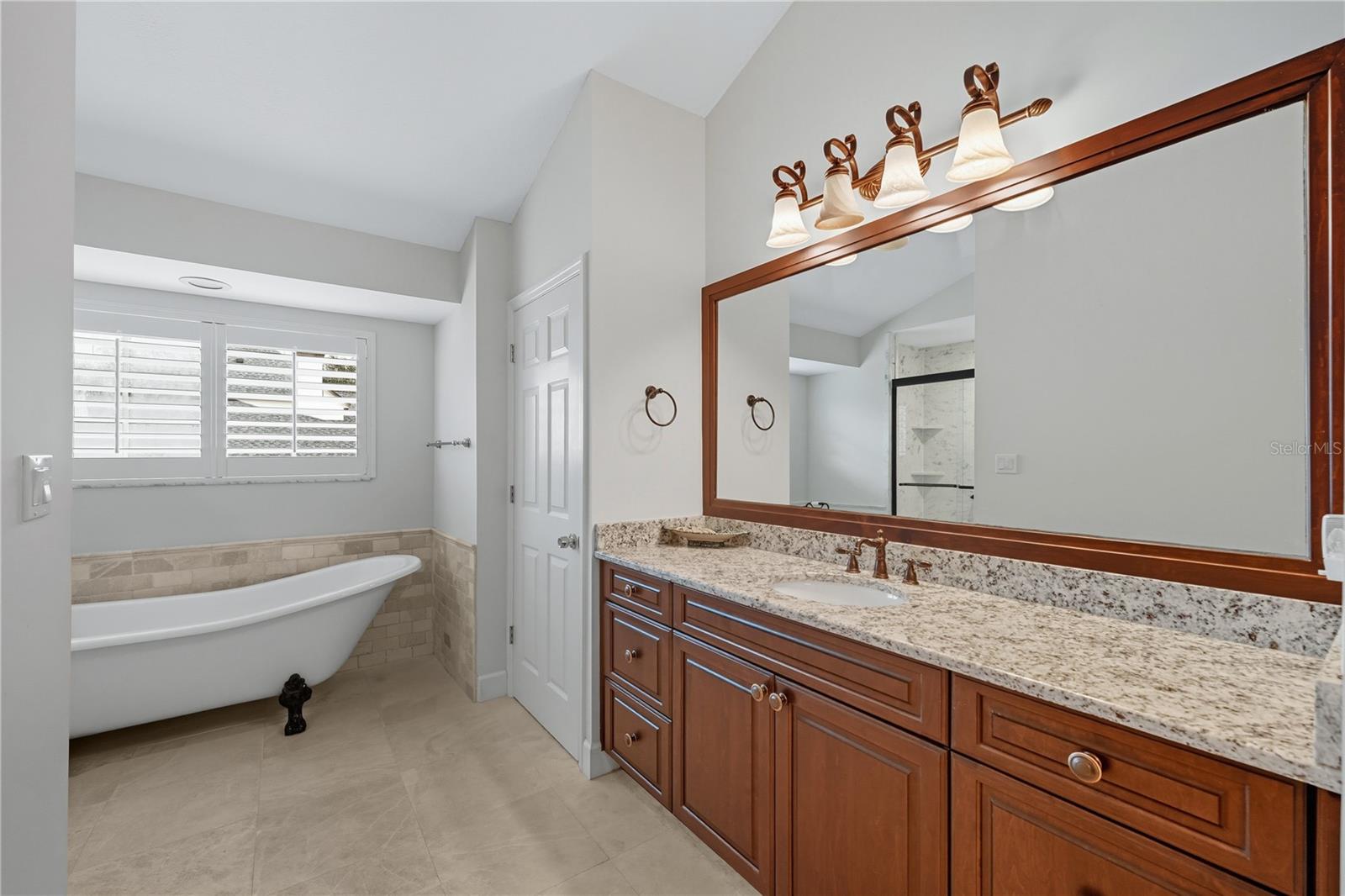 Image 23 of 41 For 1150 Kenwood Avenue