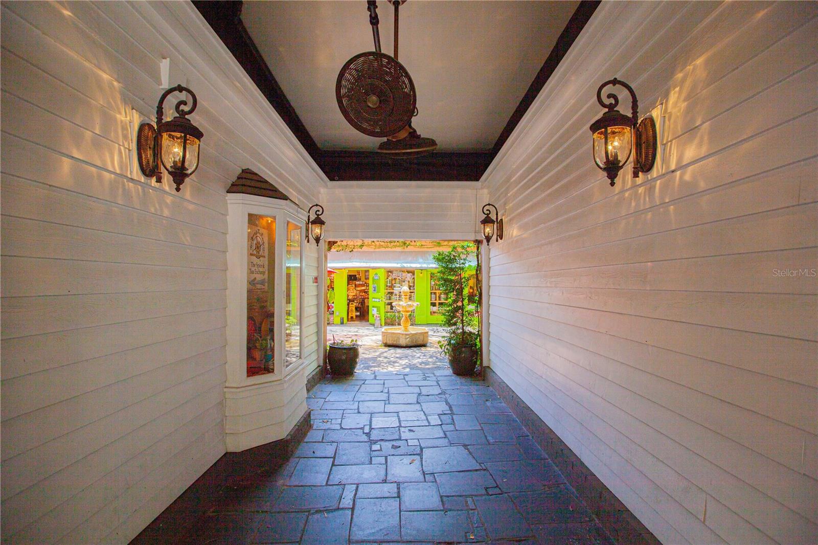 Image 39 of 41 For 1150 Kenwood Avenue