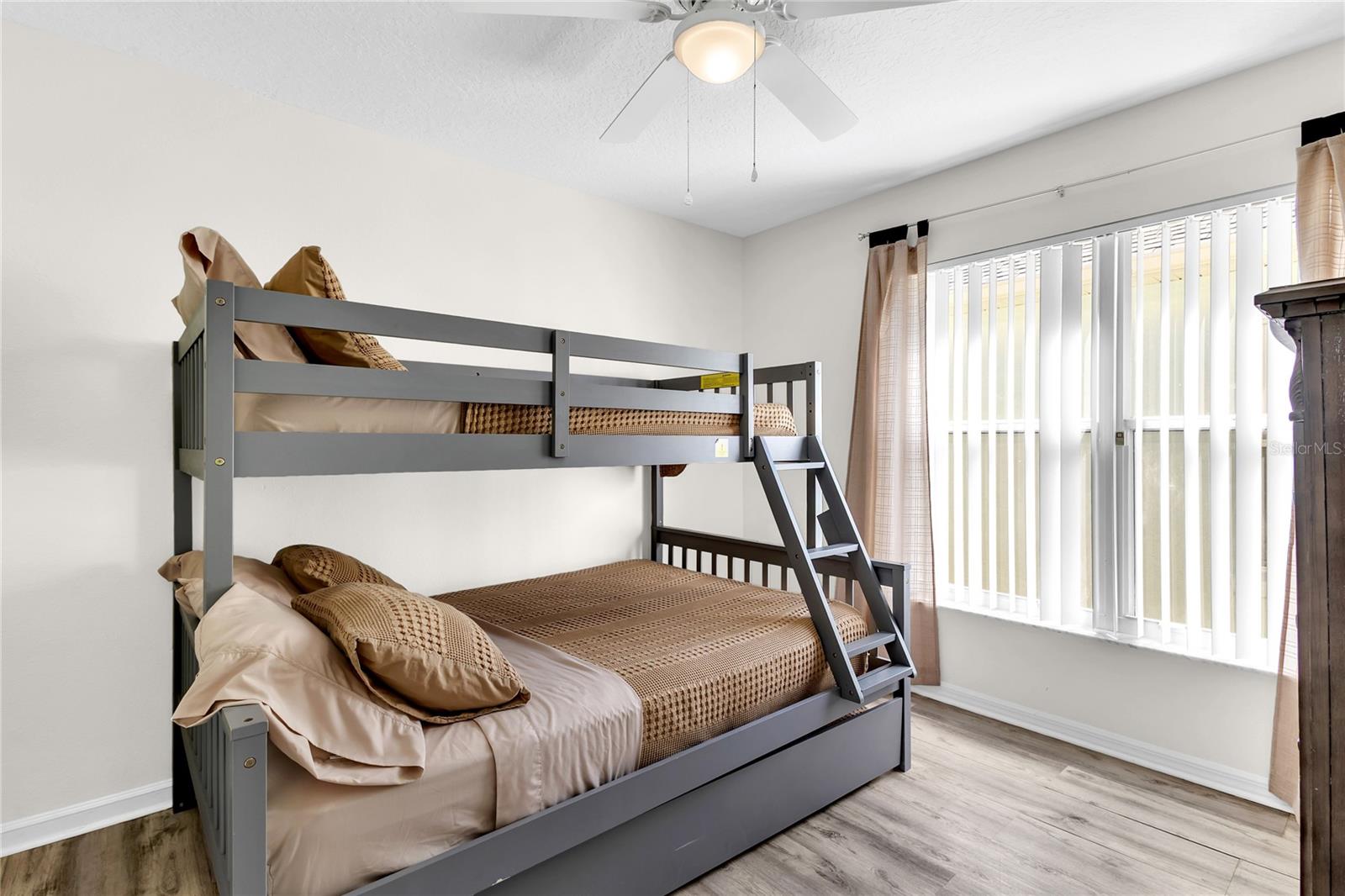 Image 15 of 32 For 458 Hollingshead Loop