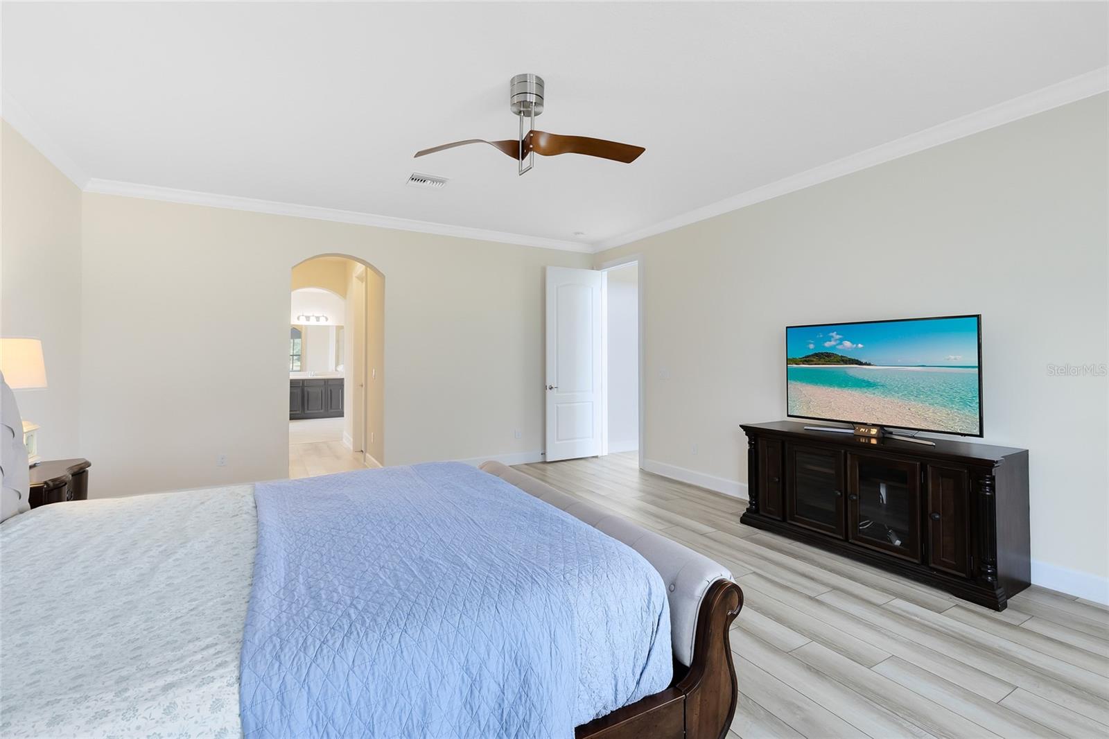 Image 18 of 37 For 15485 Sandfield Loop