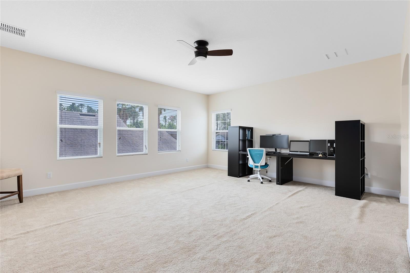 Image 25 of 37 For 15485 Sandfield Loop