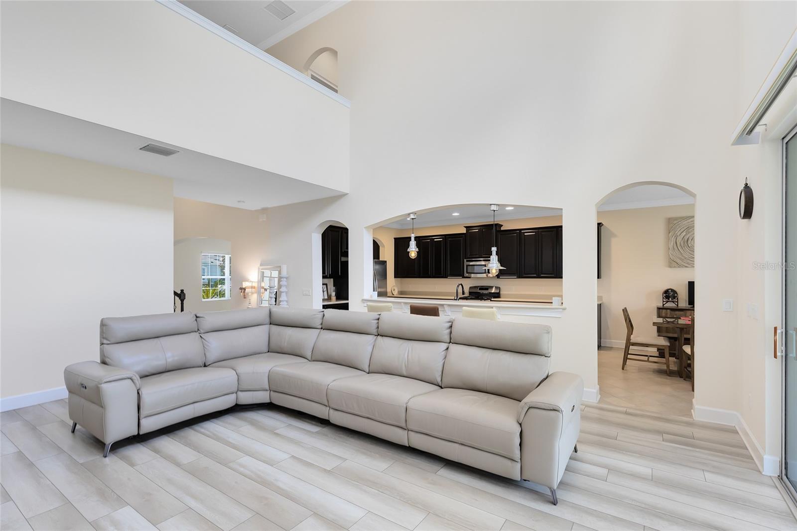 Image 6 of 37 For 15485 Sandfield Loop