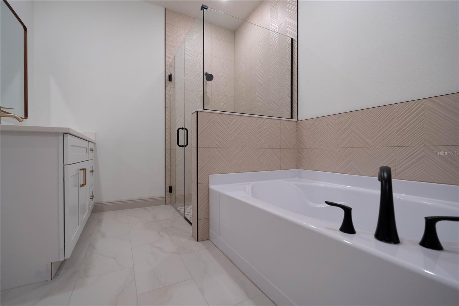 Image 22 of 38 For 30536 Hoylake Street