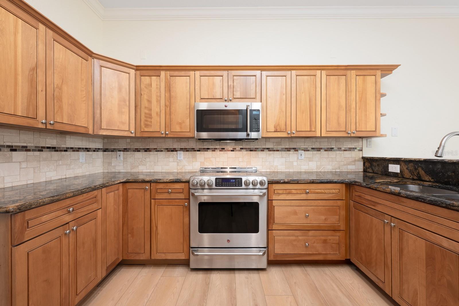 Image 10 of 44 For 935 Ridgeside Court