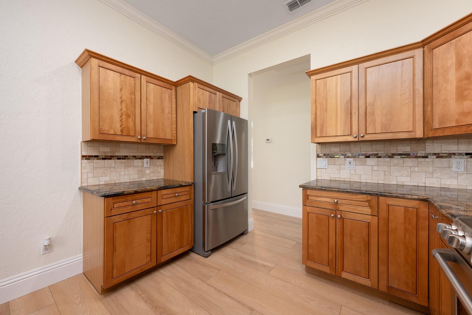 Image 11 of 44 For 935 Ridgeside Court