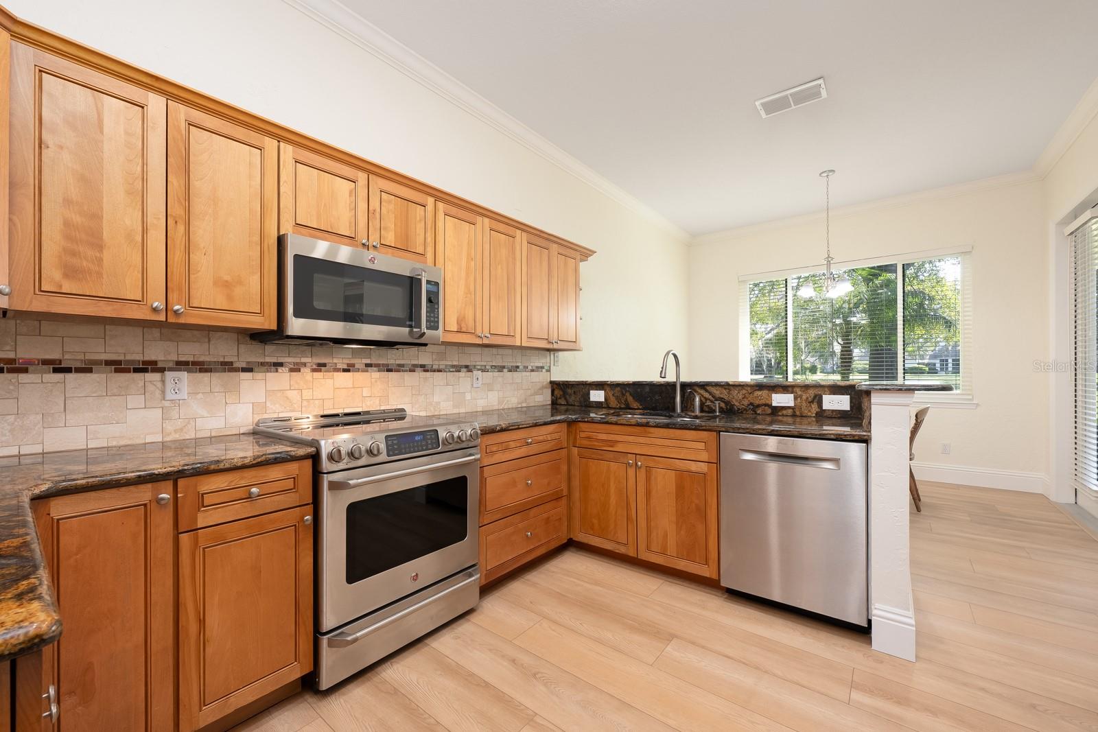 Image 12 of 44 For 935 Ridgeside Court