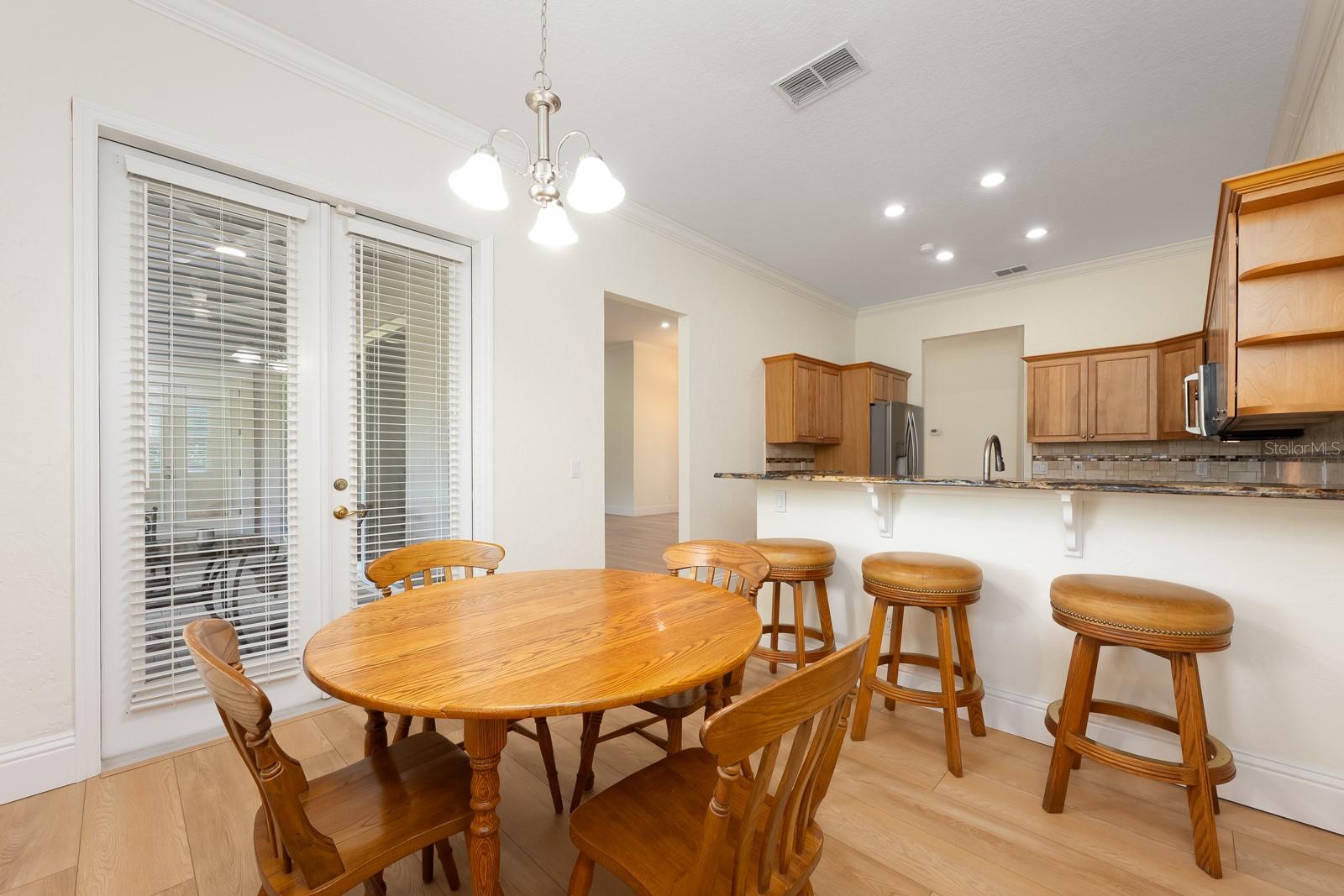 Image 13 of 44 For 935 Ridgeside Court