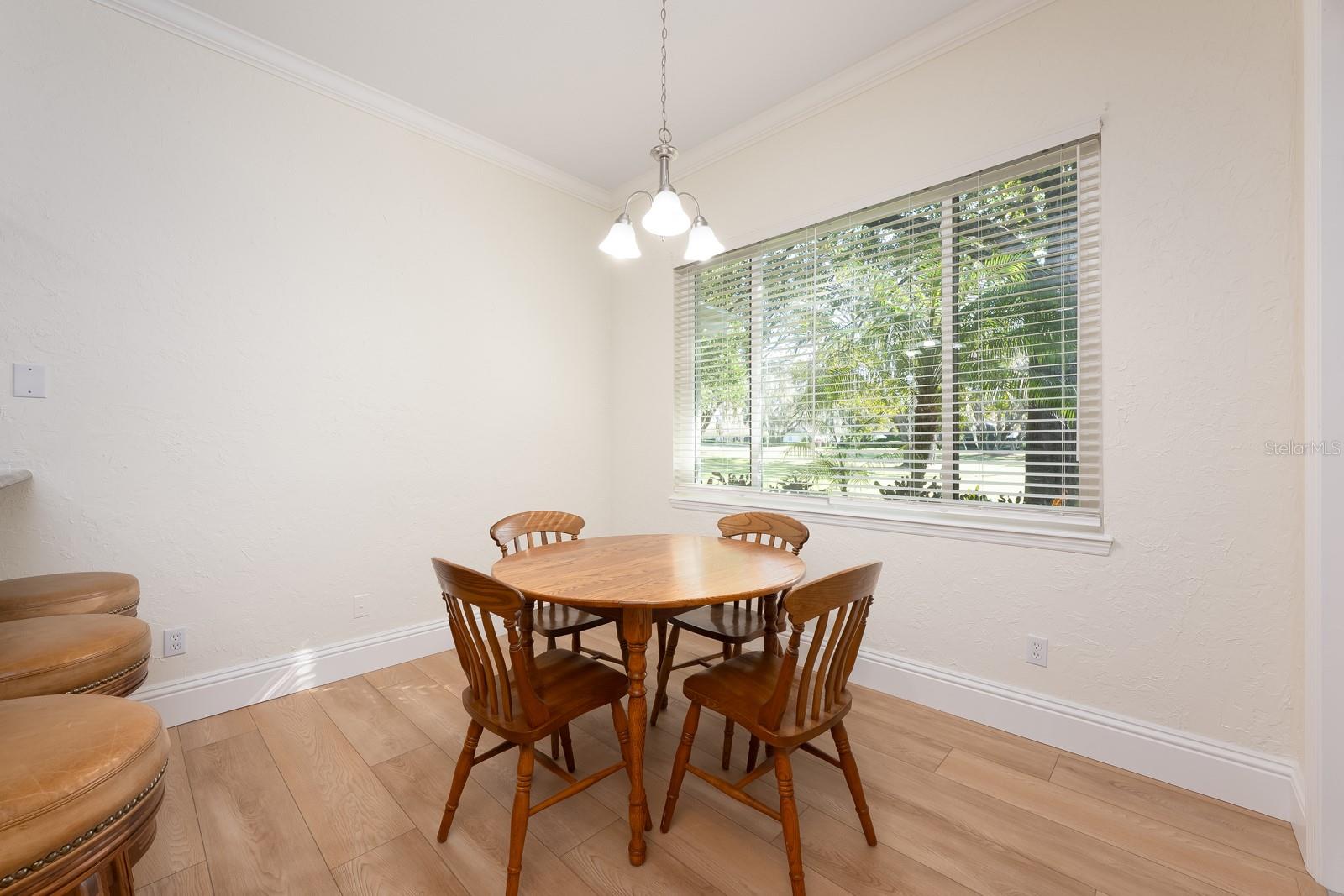 Image 14 of 44 For 935 Ridgeside Court