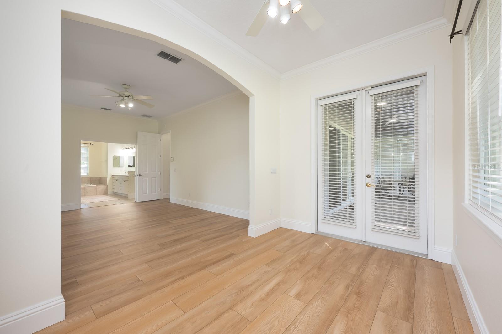 Image 16 of 44 For 935 Ridgeside Court