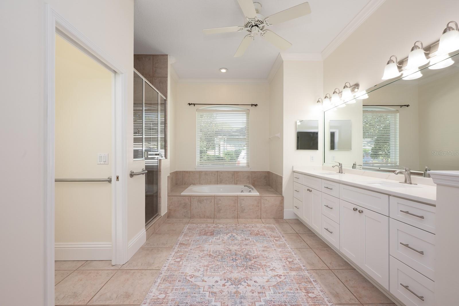 Image 18 of 44 For 935 Ridgeside Court