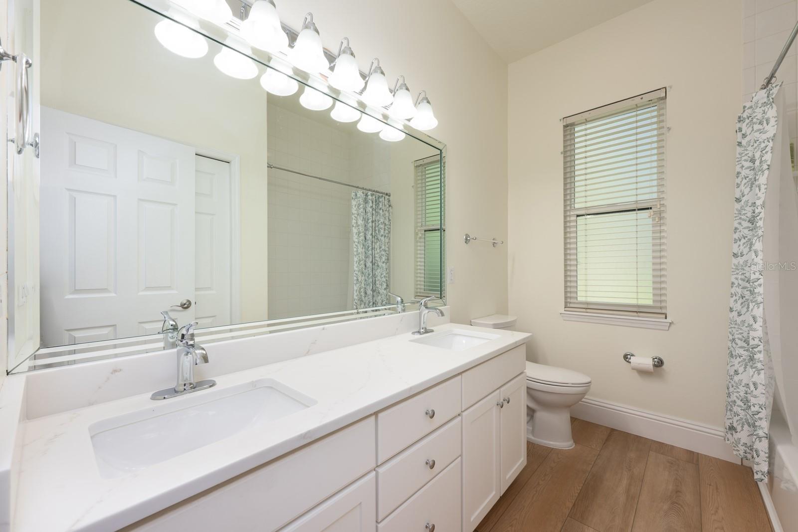 Image 22 of 44 For 935 Ridgeside Court