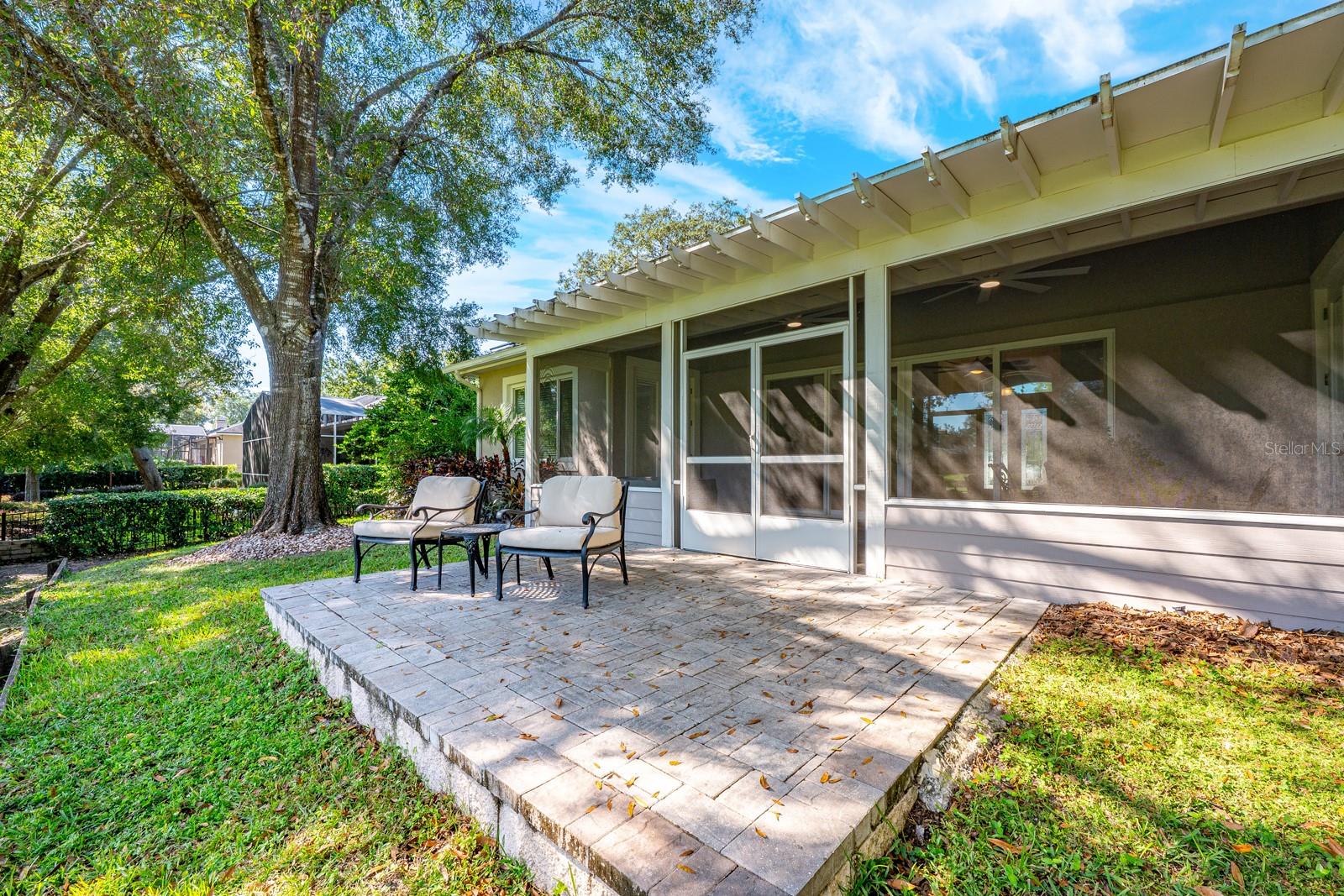 Image 25 of 44 For 935 Ridgeside Court