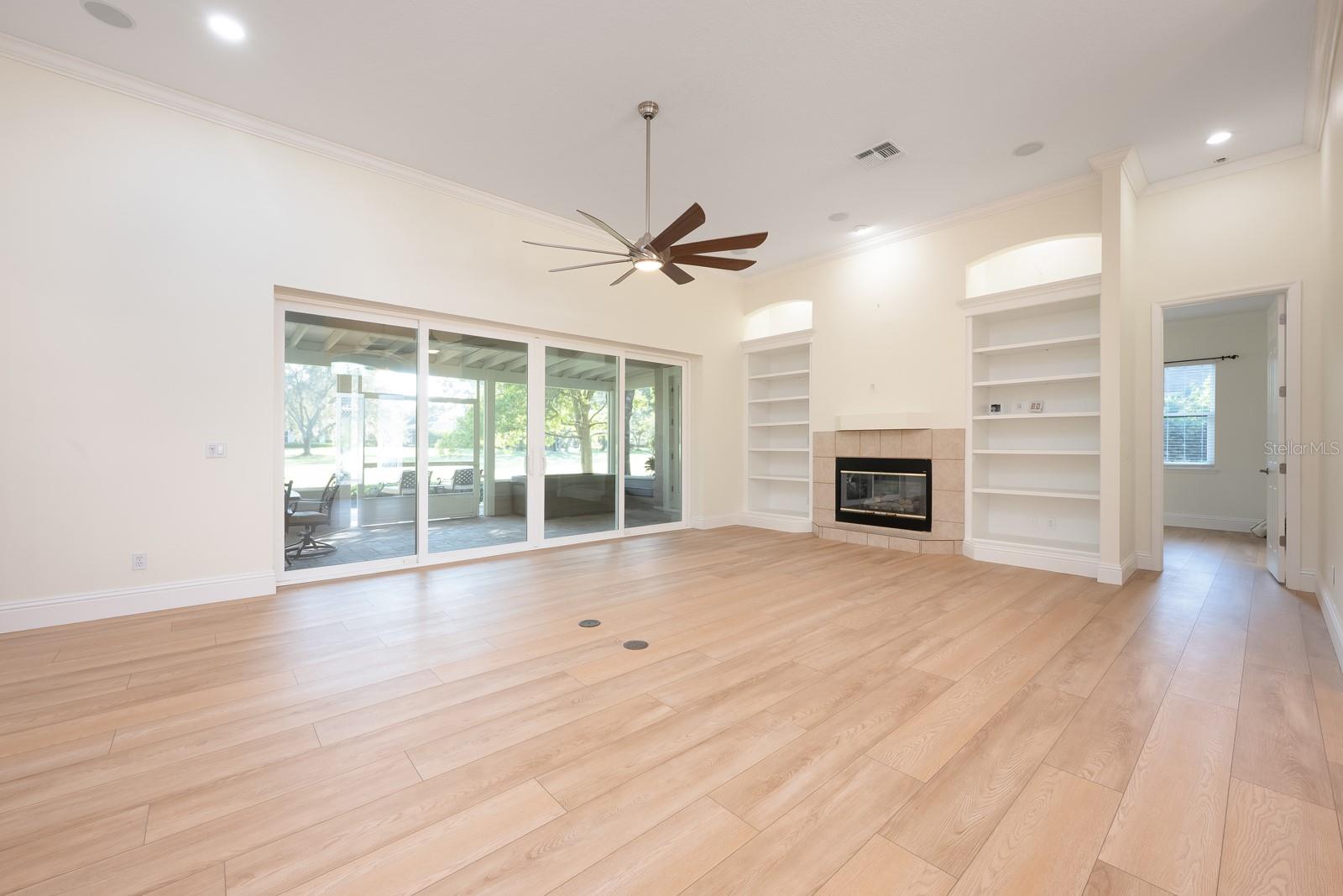 Image 38 of 44 For 935 Ridgeside Court