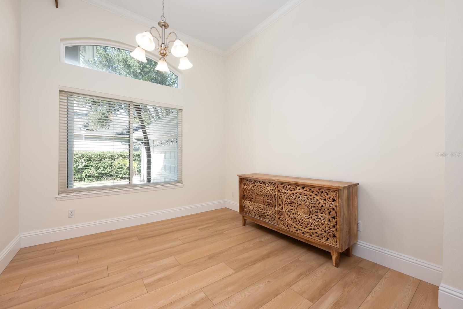 Image 39 of 44 For 935 Ridgeside Court