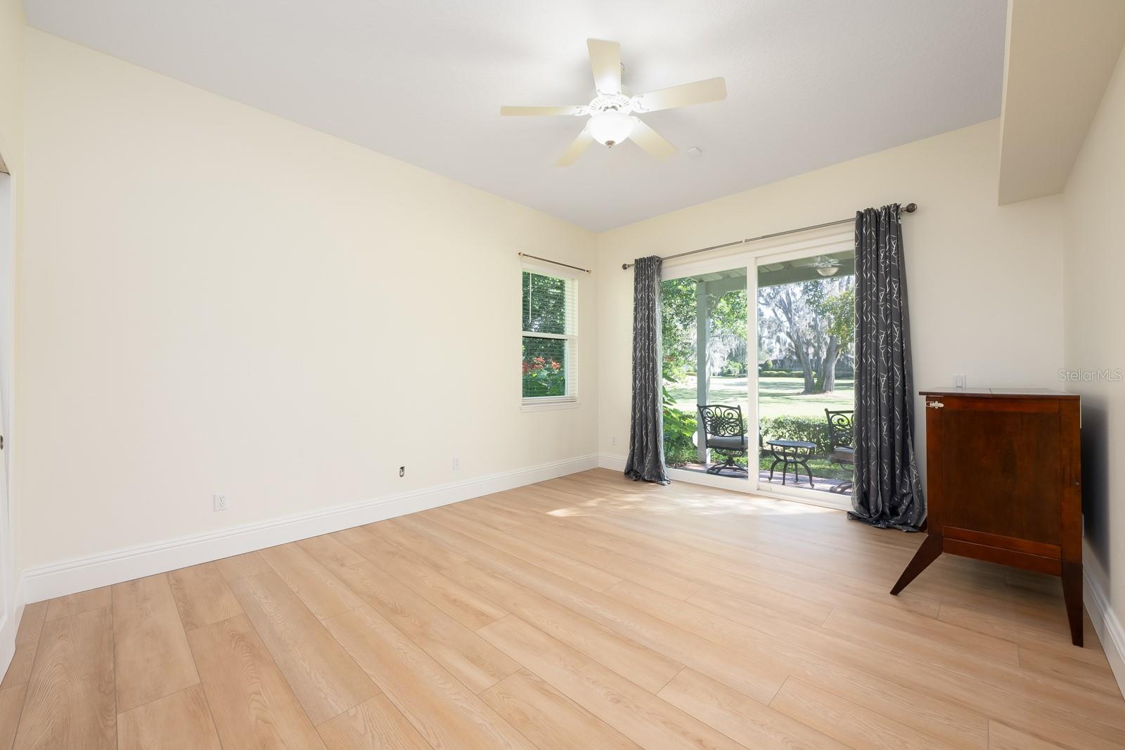 Image 43 of 44 For 935 Ridgeside Court