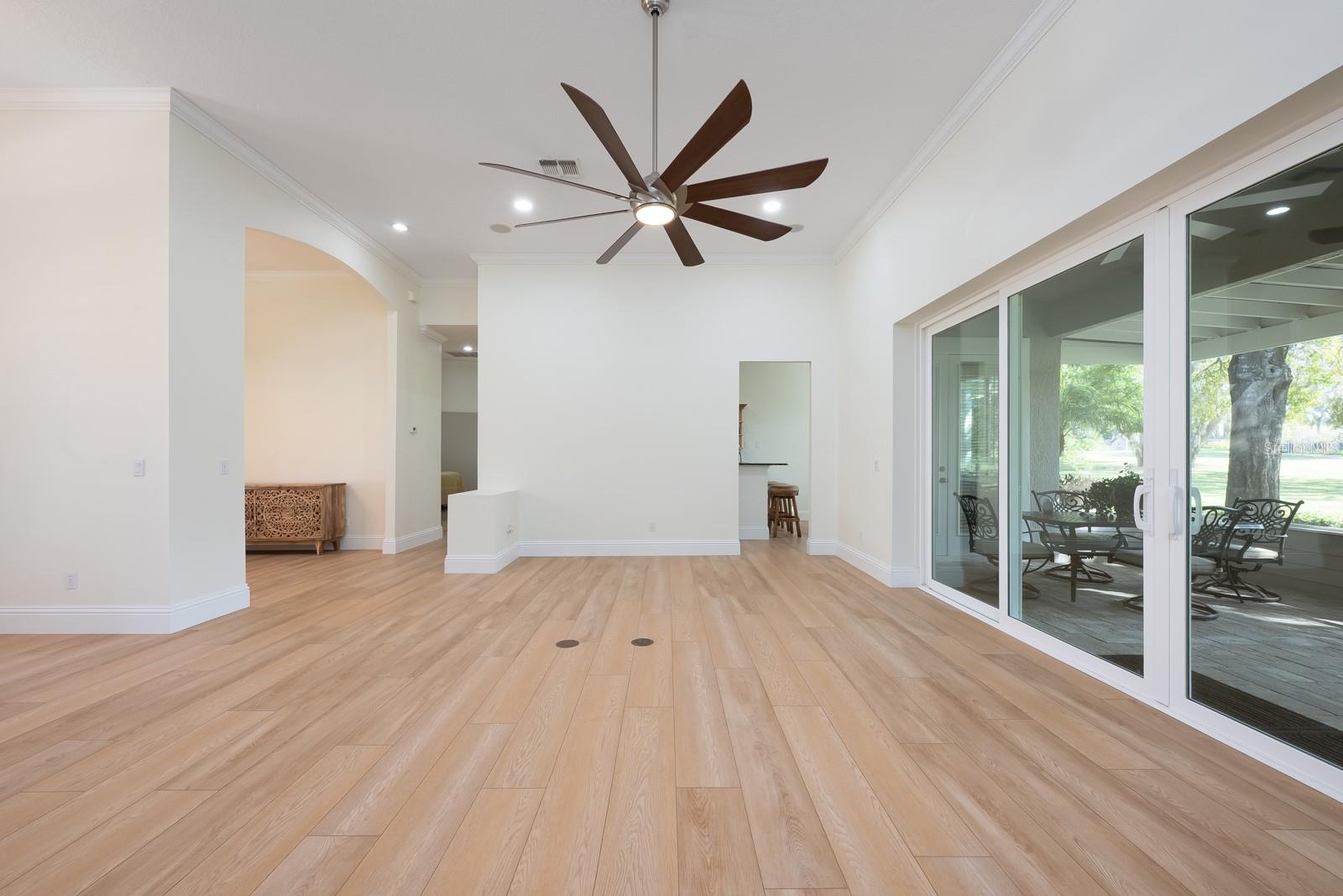 Image 7 of 44 For 935 Ridgeside Court