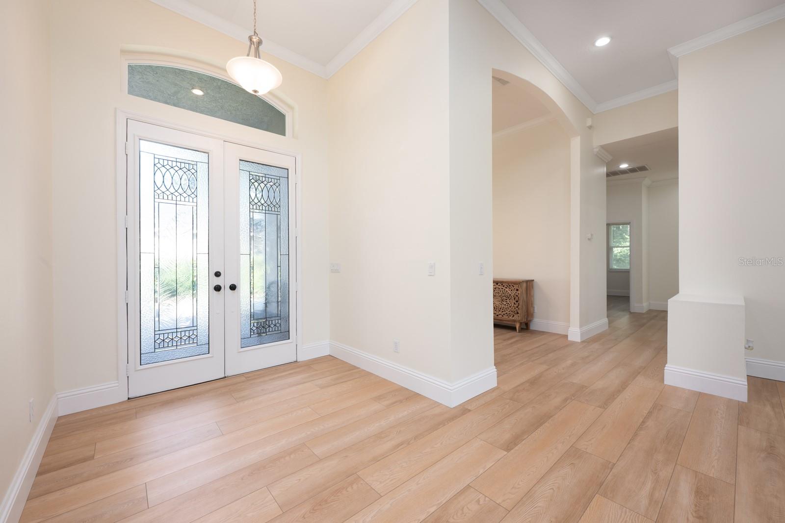 Image 9 of 44 For 935 Ridgeside Court