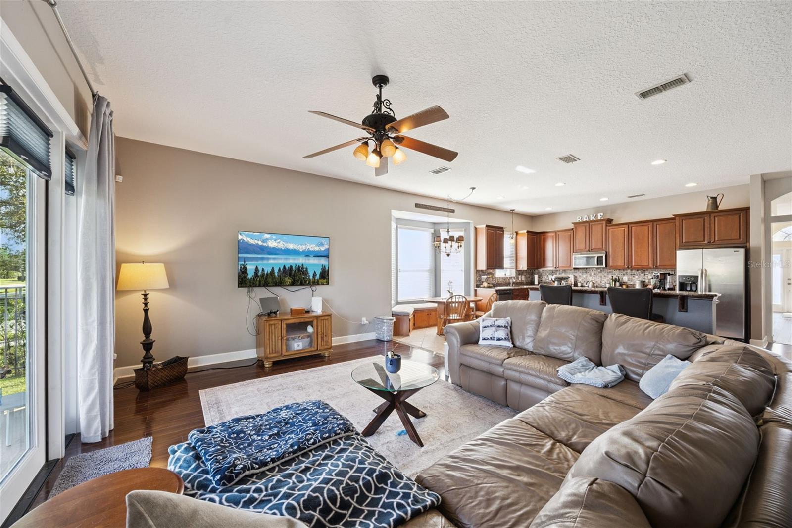 Image 12 of 65 For 3720 Valley Oaks Court