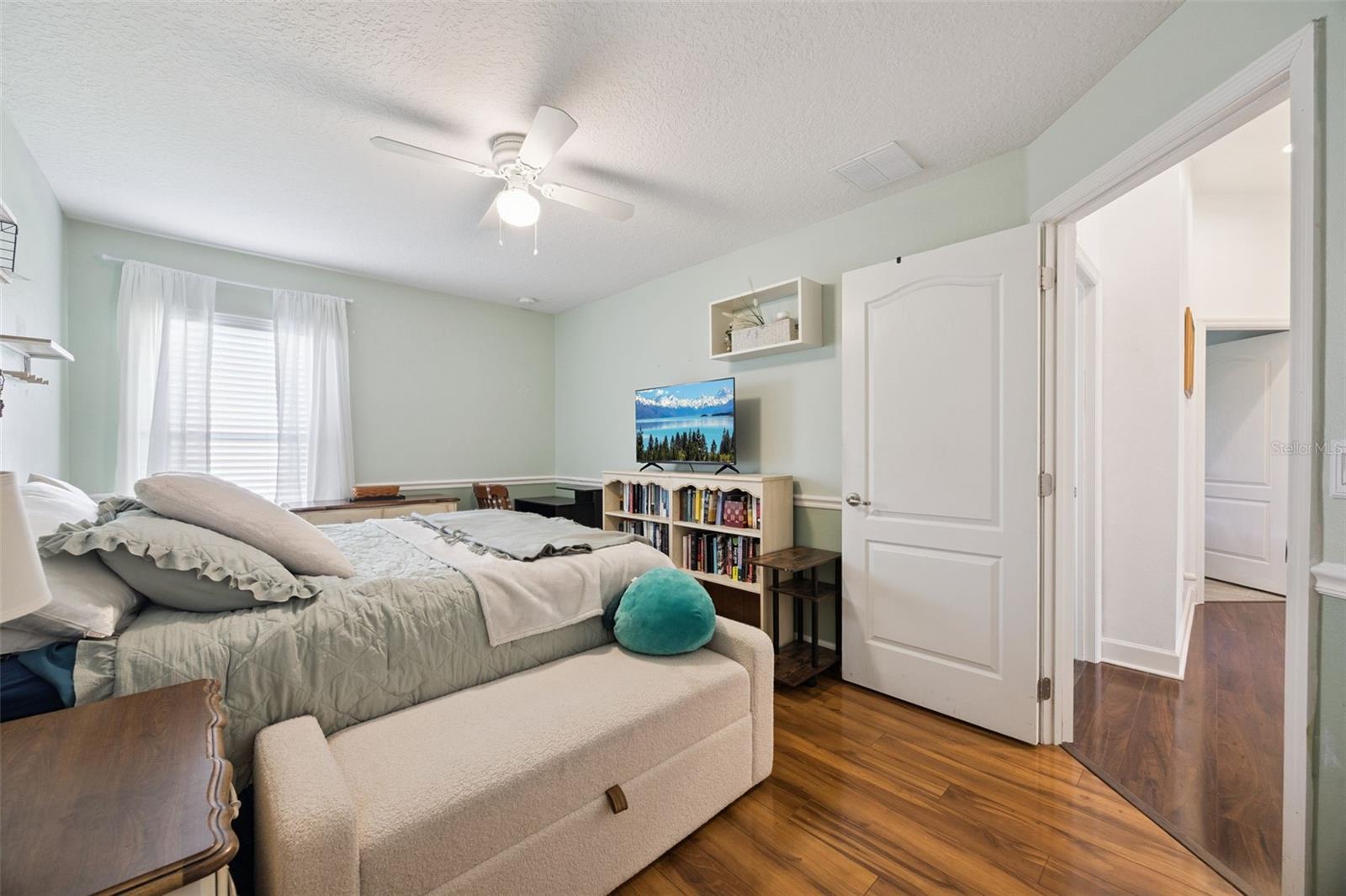 Image 35 of 65 For 3720 Valley Oaks Court