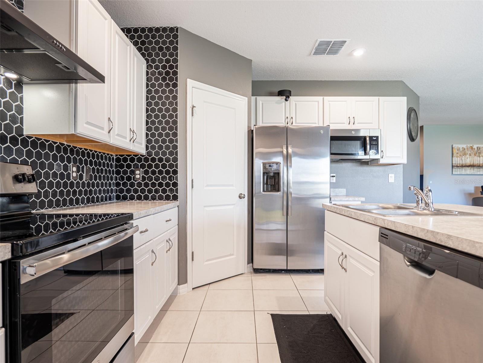 Image 19 of 36 For 596 Meadow Bend Drive