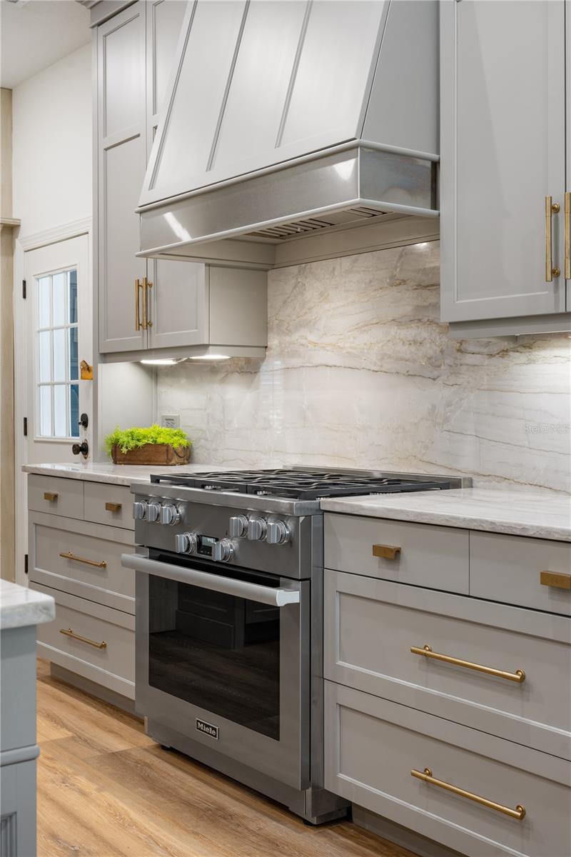 Image 11 of 32 For 6047 Blakeford Drive