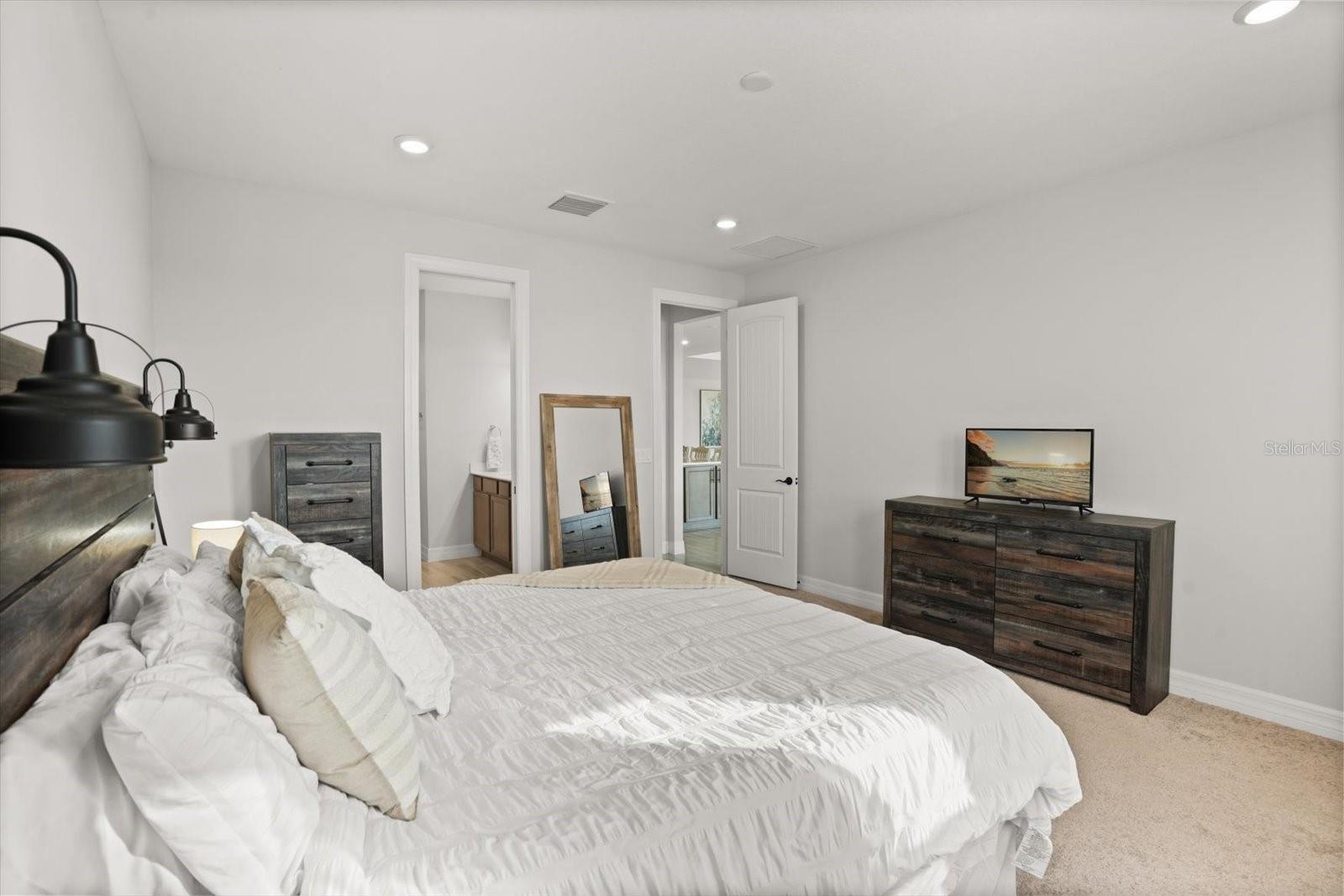 Image 16 of 37 For 6948 Rosy Sky Avenue