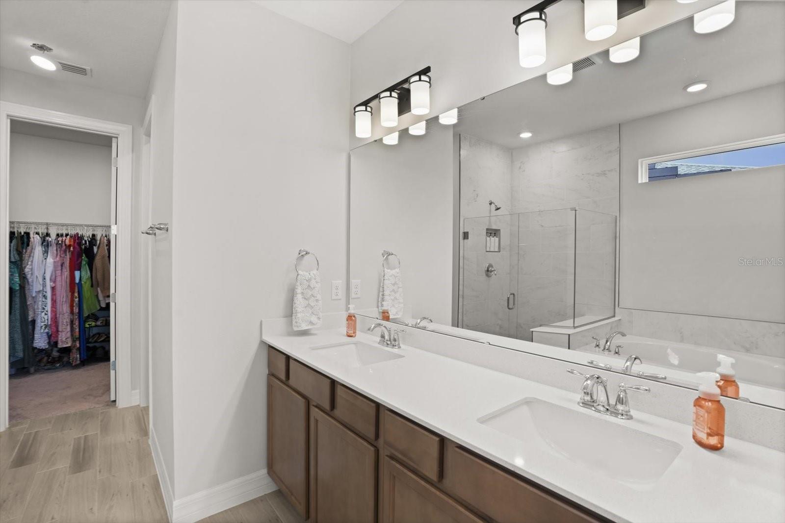 Image 17 of 37 For 6948 Rosy Sky Avenue