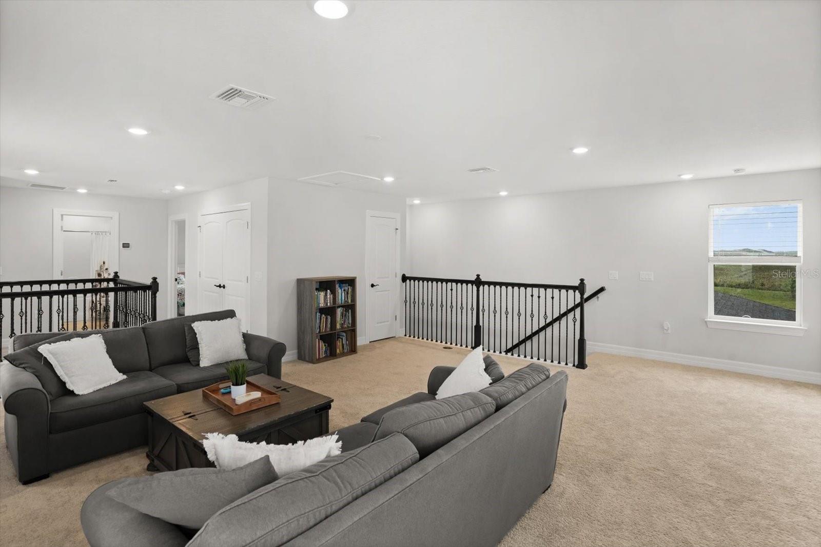 Image 21 of 37 For 6948 Rosy Sky Avenue