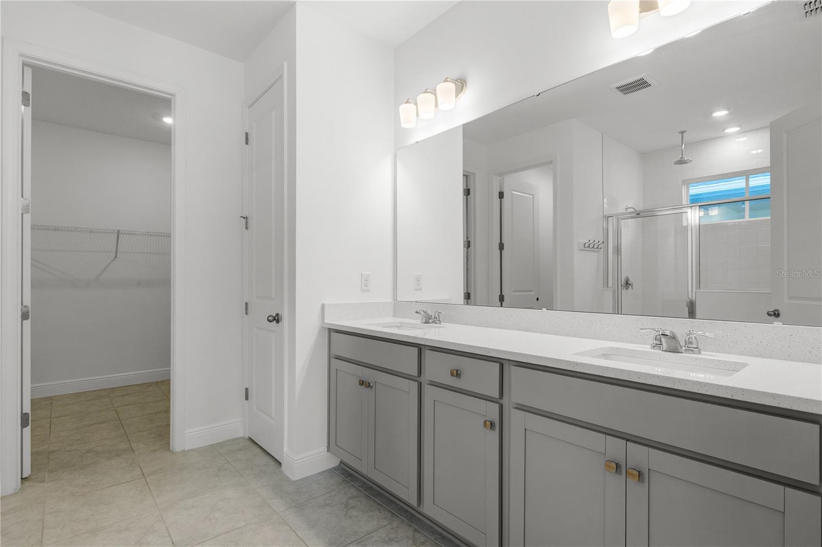 Image 11 of 35 For 9738 Neruda Street