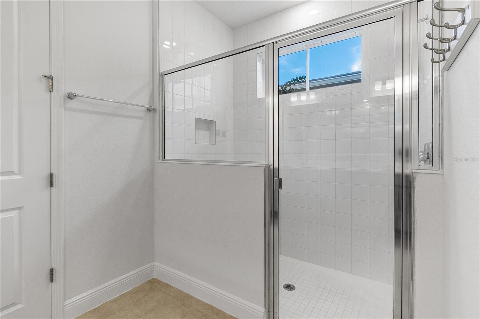 Image 12 of 35 For 9738 Neruda Street