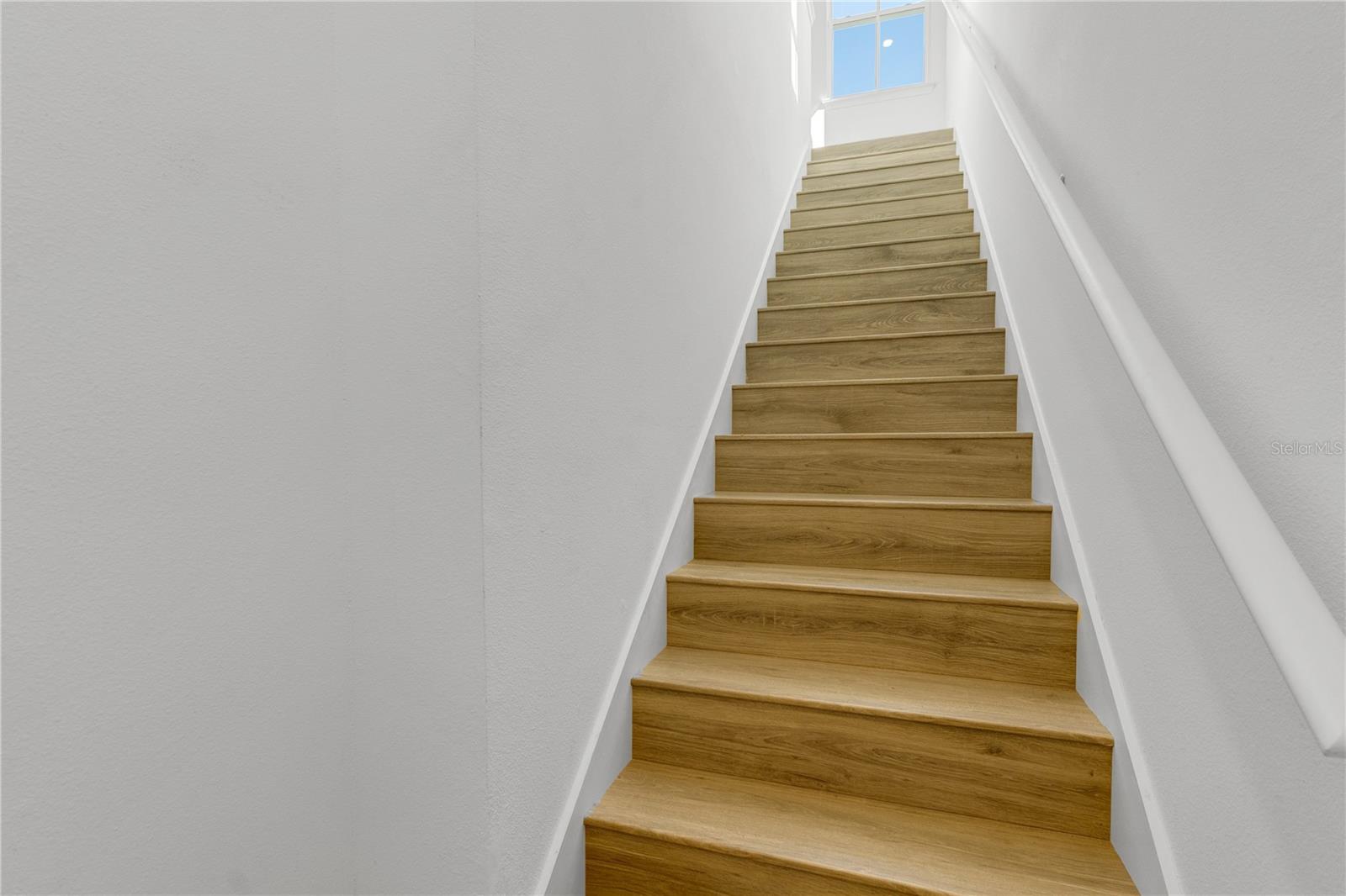 Image 24 of 35 For 9738 Neruda Street