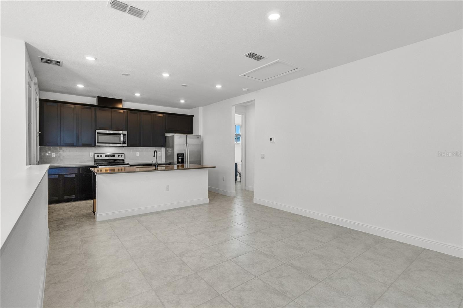 Image 25 of 35 For 9738 Neruda Street