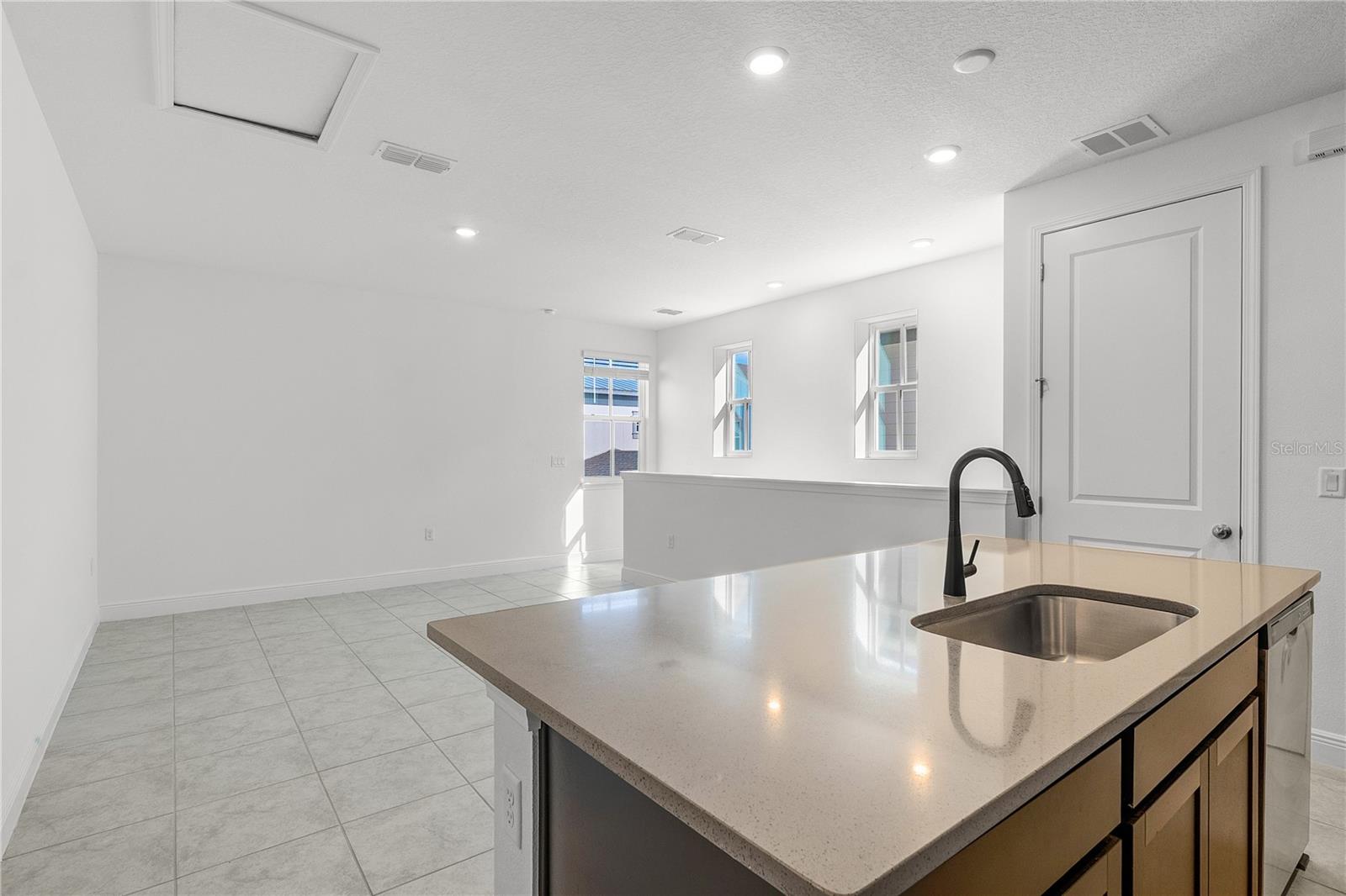 Image 26 of 35 For 9738 Neruda Street