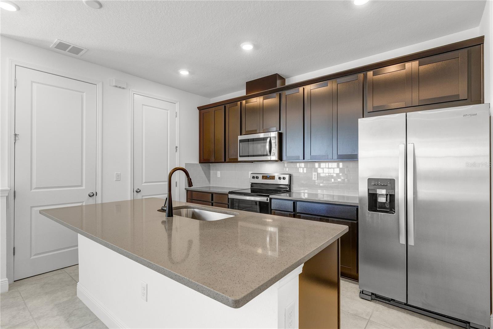 Image 27 of 35 For 9738 Neruda Street